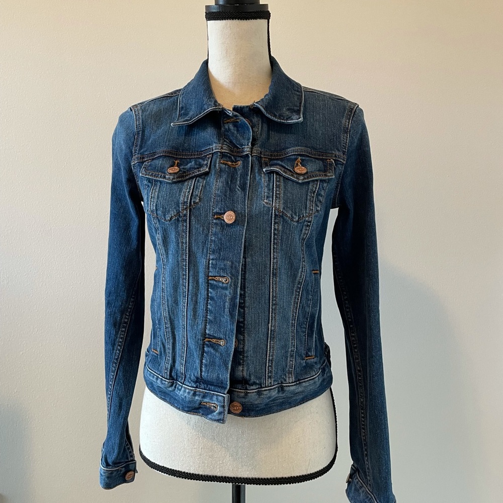 LOFT women Jean jacket like new size XS